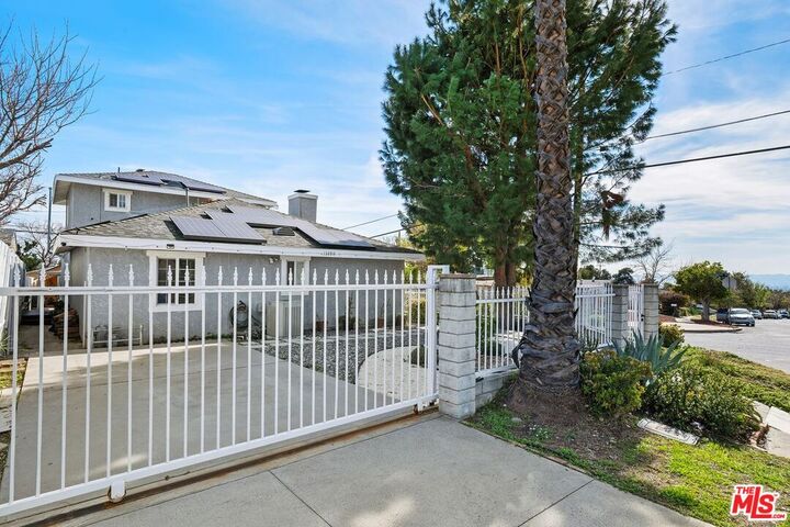 Property Photo: 13280 Raven St CA 91342