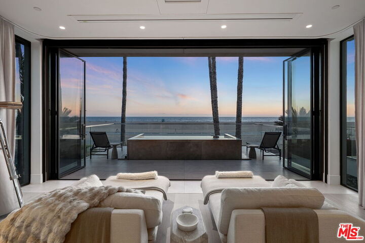 Property Photo:  940 Palisades Beach Rd  CA 90403 