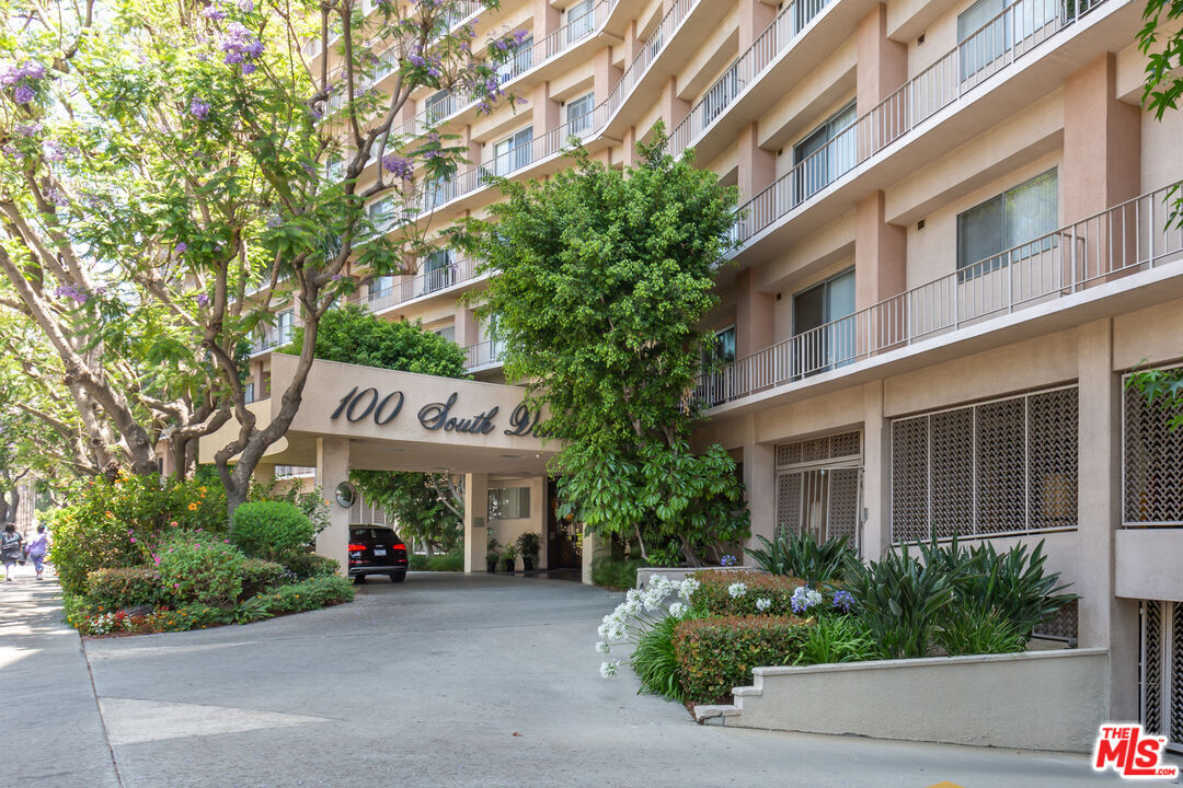 Property Photo: 100 S Doheny Dr CA 90048