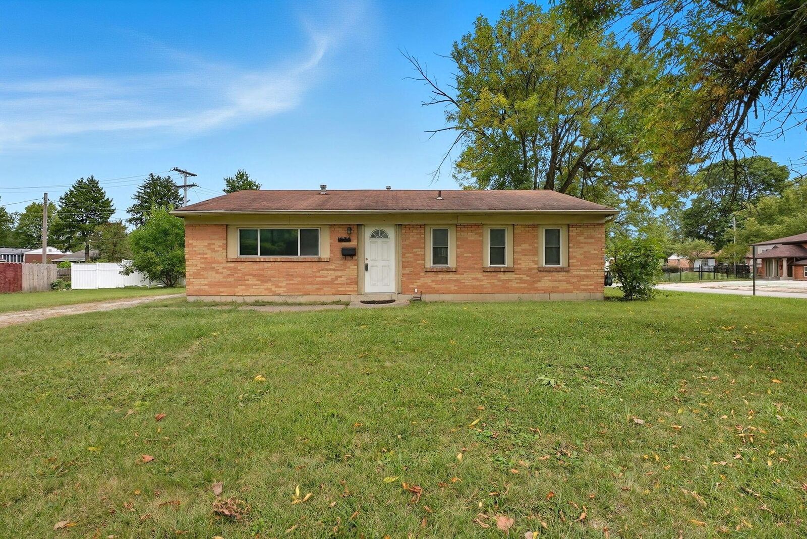 Property Photo:  1634 S James Road  OH 43227 