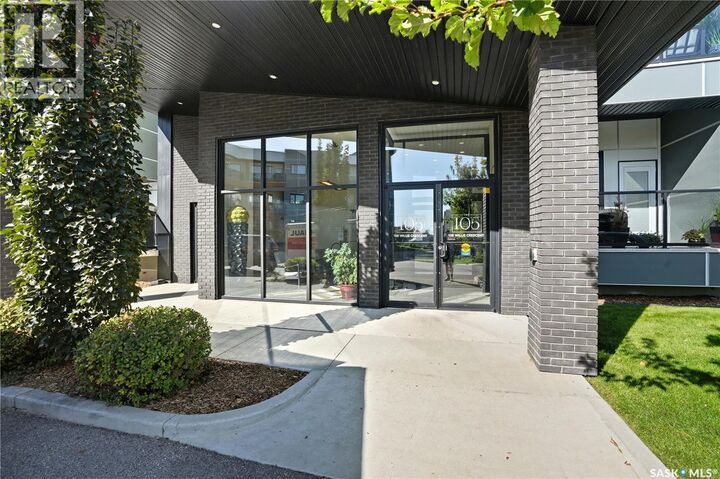 Property Photo:  303 105 Willis Crescent  SK S7T 0Z3 