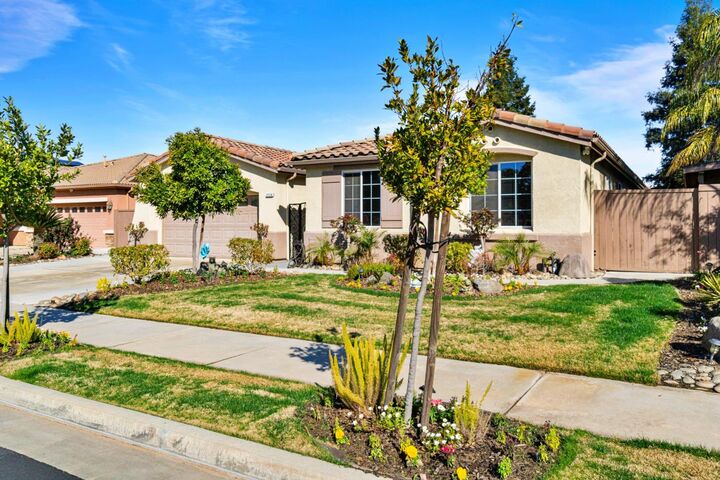 Property Photo:  2726 Mary Avenue  CA 93657 