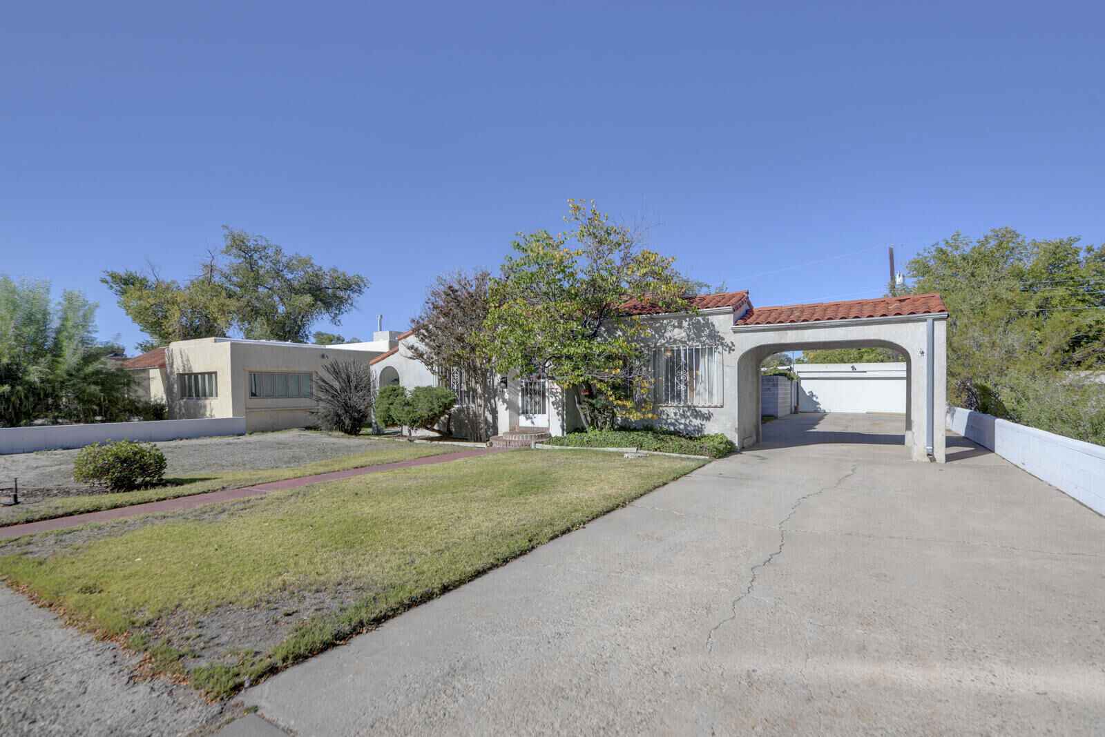 Property Photo:  205 San Pasquale Avenue SW  NM 87104 