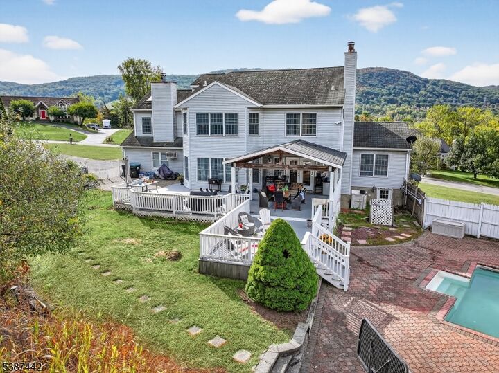 Property Photo: 7 Palomino Trl NJ 07462