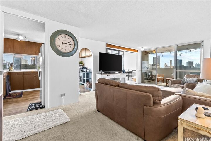 Property Photo:  1325 Wilder Avenue 5 Makai  HI 96822 