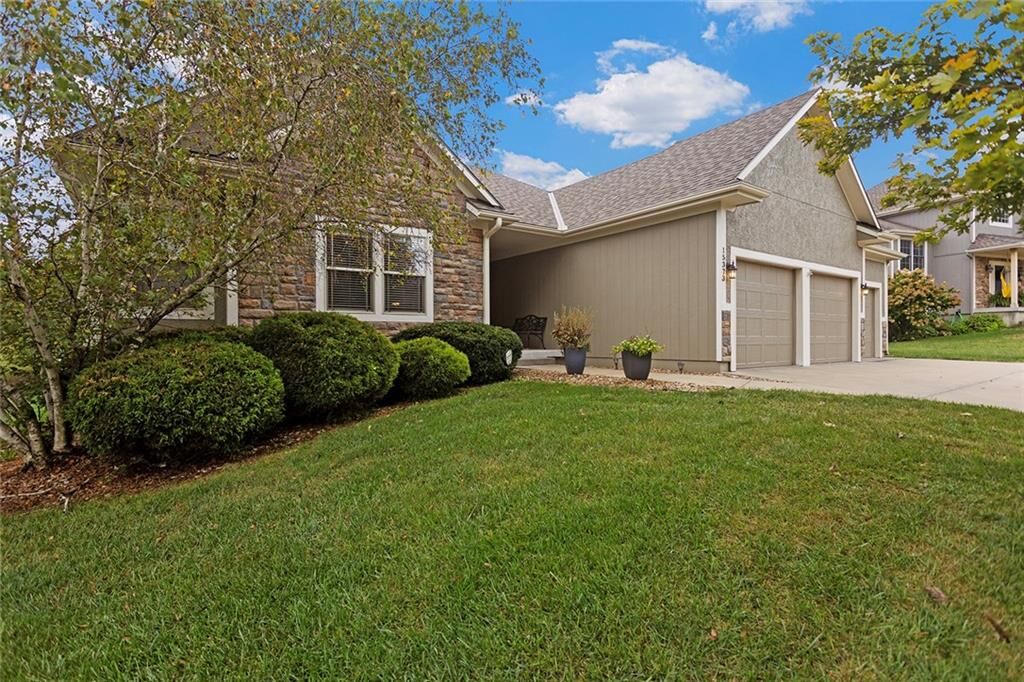 Property Photo:  15373 Bradfort Court  KS 66007 