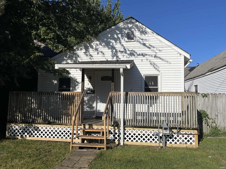 812 N Garvin Street  Evansville IN 47711-5166 photo