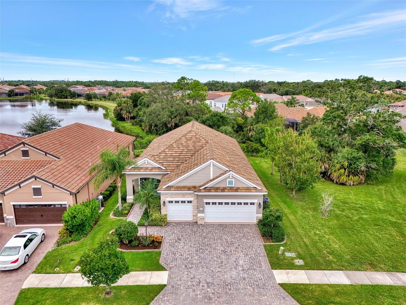 Property Photo:  11880 Hunters Creek Road  FL 34293 