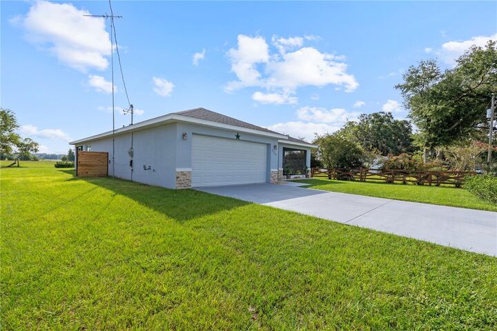 Property Photo: 11561 SW 175th Court FL 34432