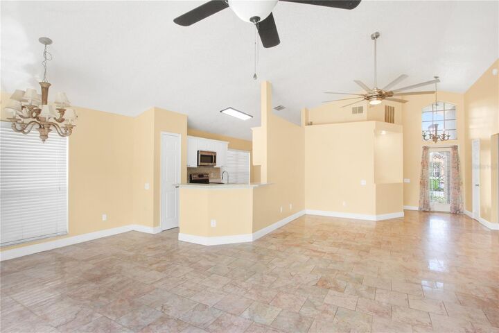 Property Photo: 126 N Weathersfield Avenue FL 32714