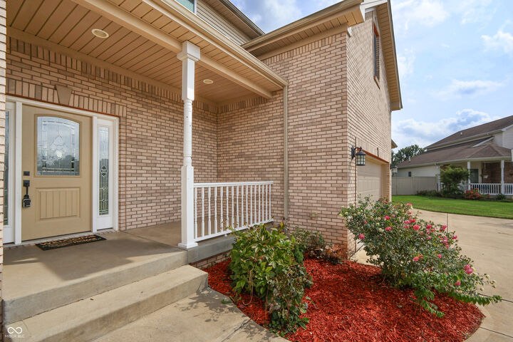 Property Photo:  2101 Oneida Court  IN 47203 