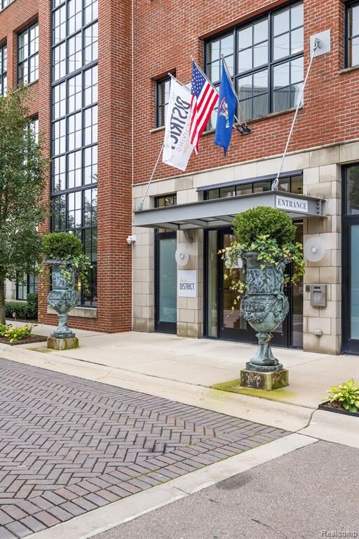 2051 Villa Road 304  Birmingham MI 48009 photo