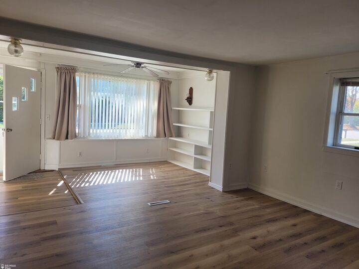 Property Photo: 2516 W Genesee Street MI 48446