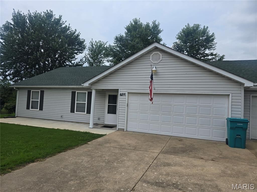 Property Photo:  608 Vine Street  MO 65453 