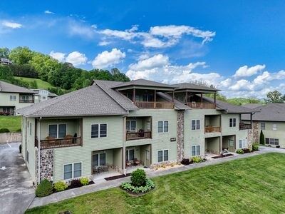 Property Photo: 1649 Lakeview Drive, Unit H GA 30582