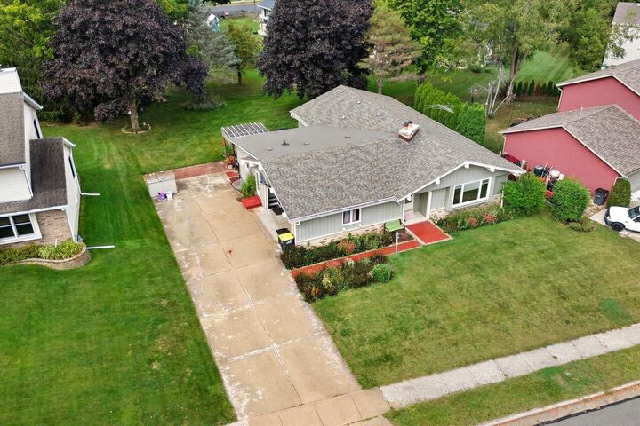 3041 Minot Ln  Waukesha WI 53188 photo