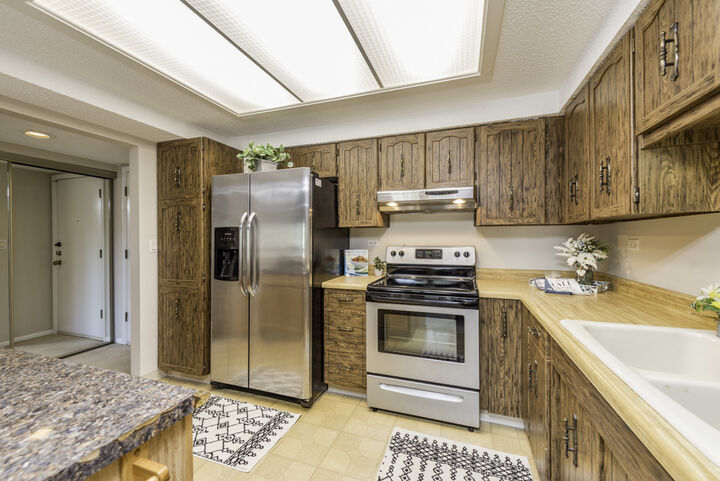 Property Photo:  650 Whitney Court 203  IL 60031 