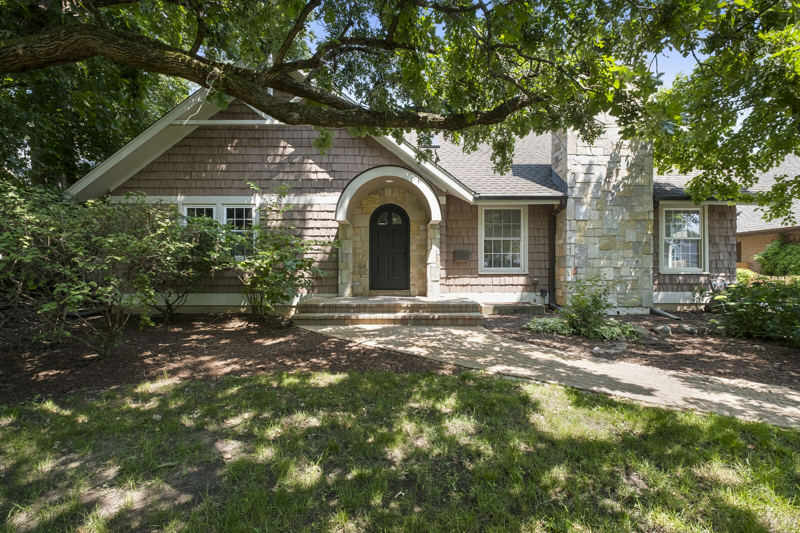 Property Photo:  1410 Berkley Court  IL 60015 