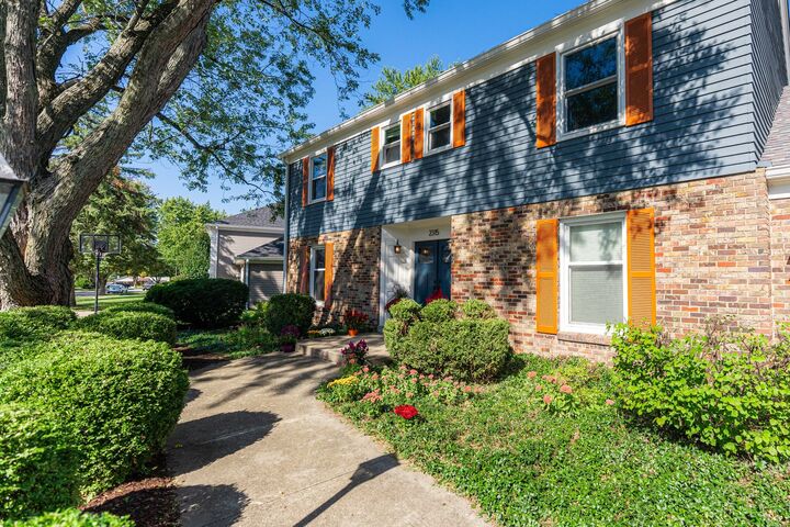 Property Photo:  2315 Wyckwood Drive  IL 60506 