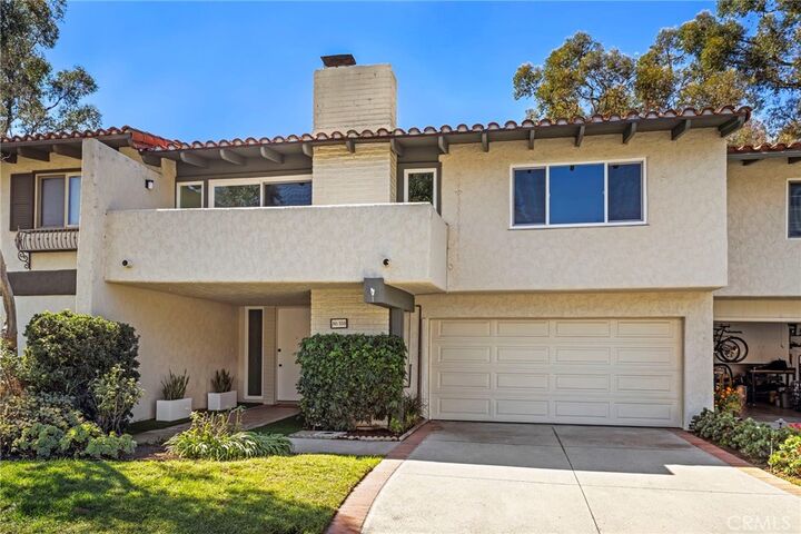 Property Photo:  558 Vista Flora  CA 92660 