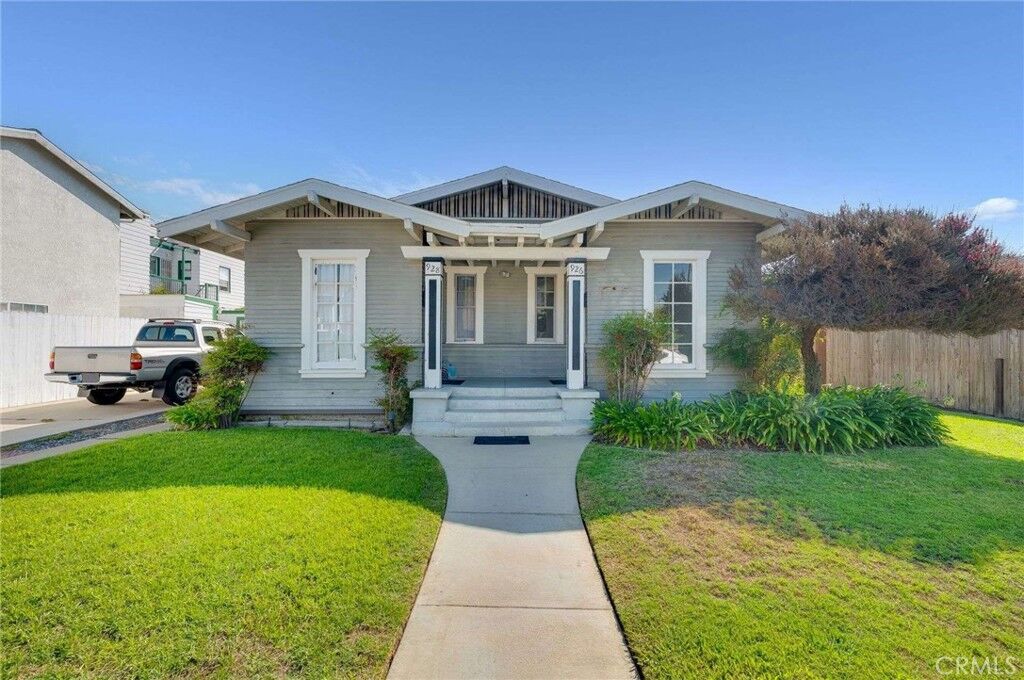 Property Photo:  926 Newport Avenue 1  CA 90804 
