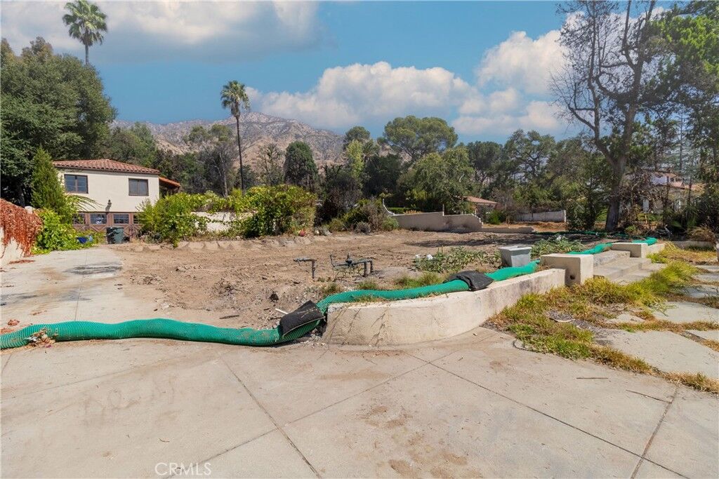 Property Photo:  1689 E Altadena Drive  CA 91001 