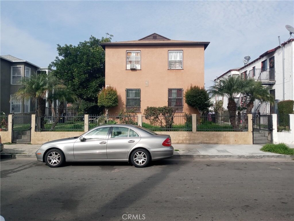 Property Photo: 1925 W 35th Street CA 90018
