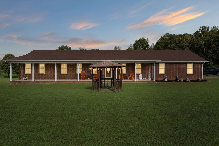 Property Photo:  2562 Spain Rd  TN 38452