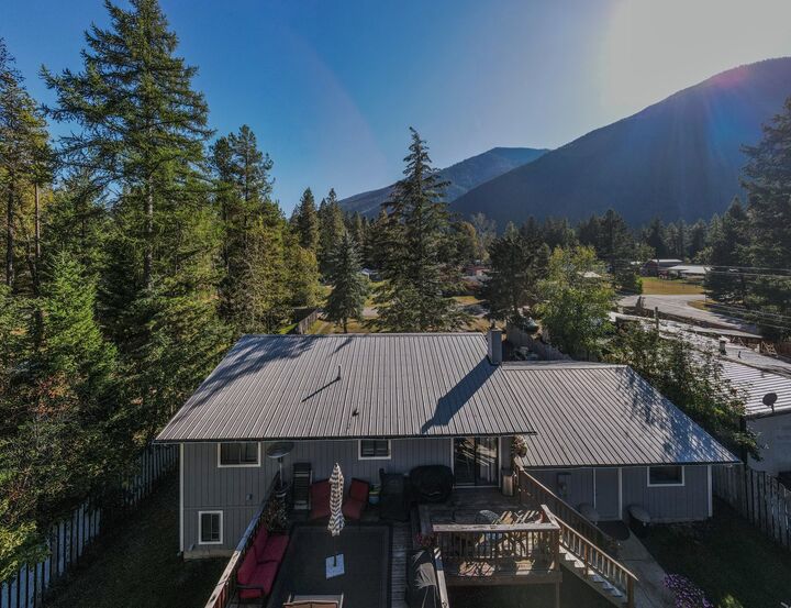 Property Photo:  304 4th Avenue S  MT 59919 