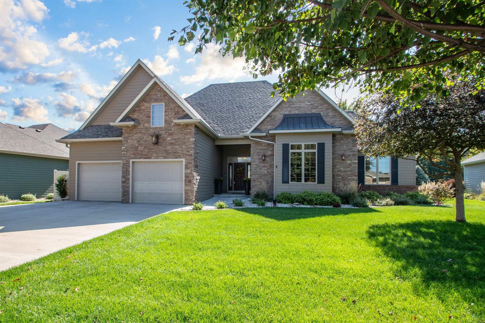 Property Photo:  572 Bluestem Trail  SD 57049 