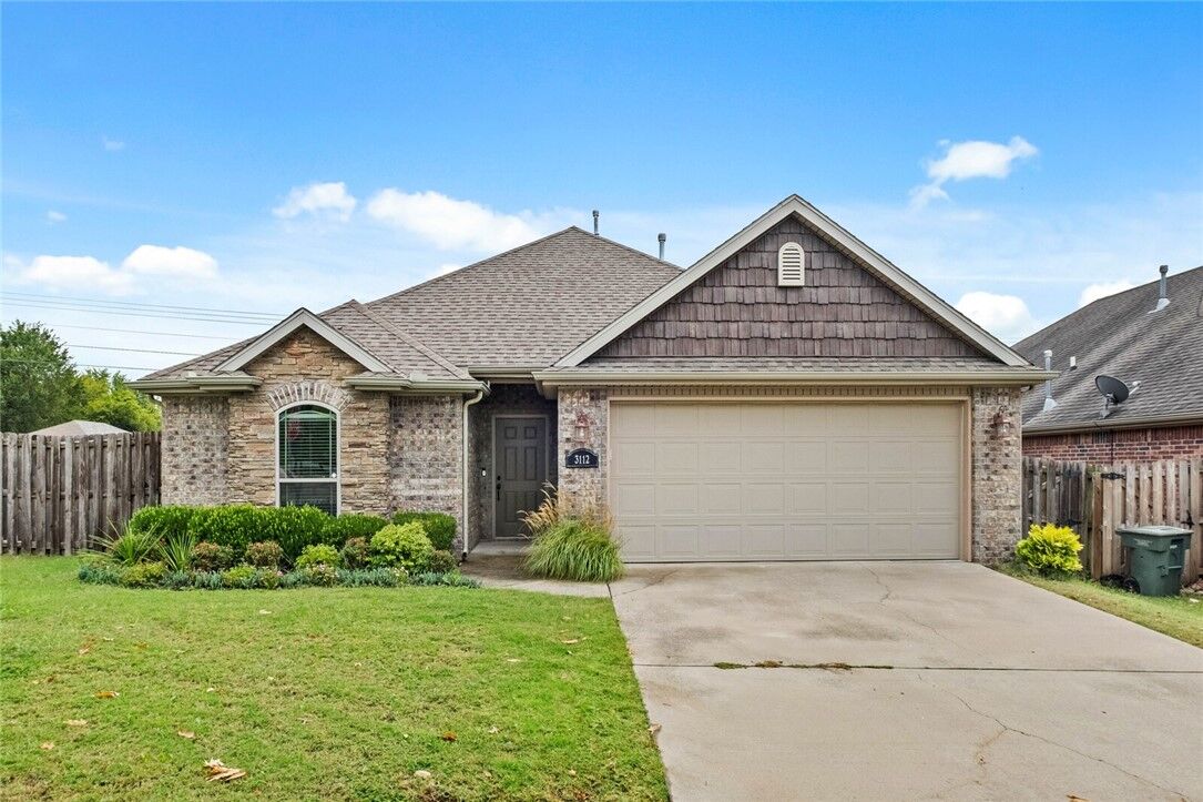Property Photo:  3112 N Autumn Rose Avenue  AR 72704 