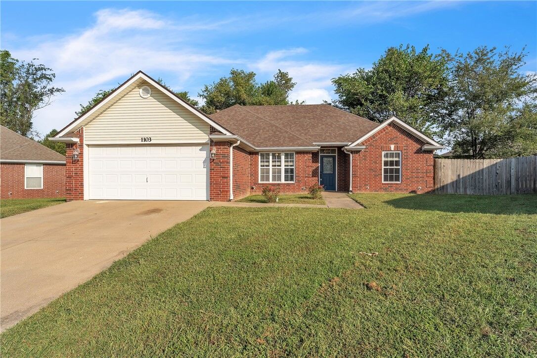 Property Photo: 1103 E Ken Leach AR 72761