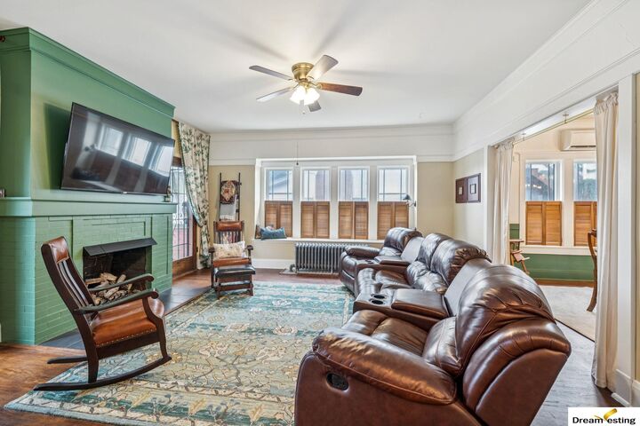 Property Photo: 1742 S 32nd Avenue NE 68105