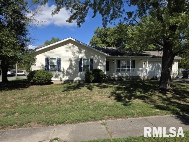 900 Ellis Drive  Mt Vernon IL 62864 photo