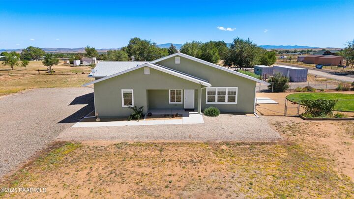 Property Photo:  725 S Road 1 W  AZ 86323 