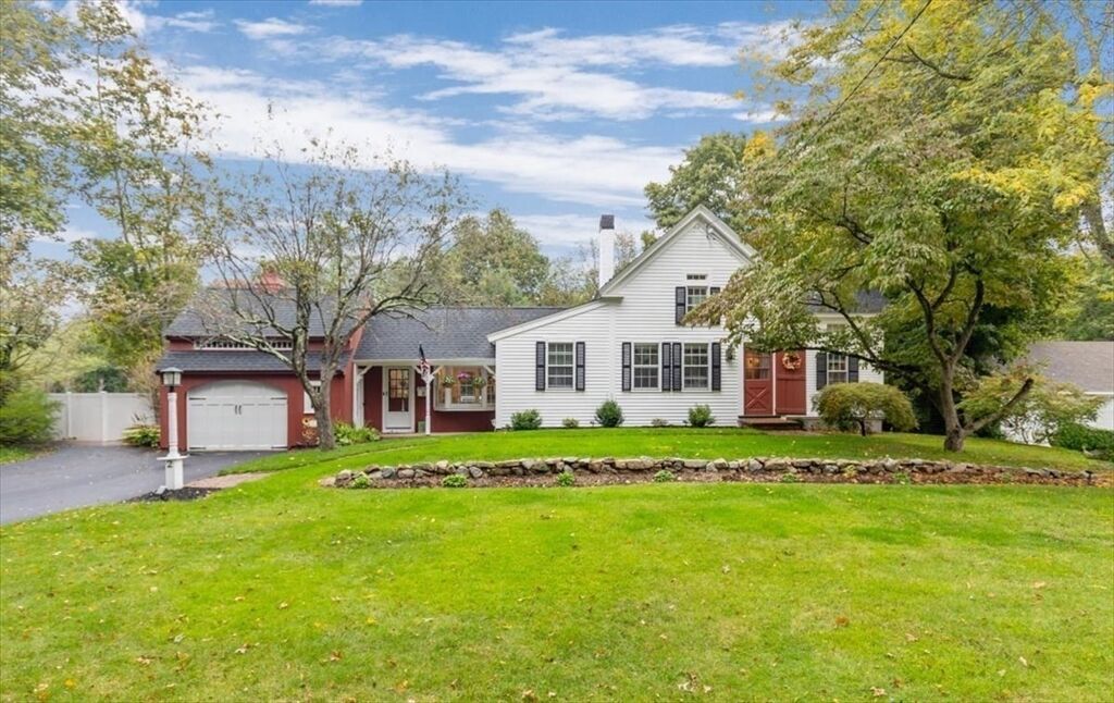 Property Photo:  2 Crooked Meadow Ln  MA 02043 
