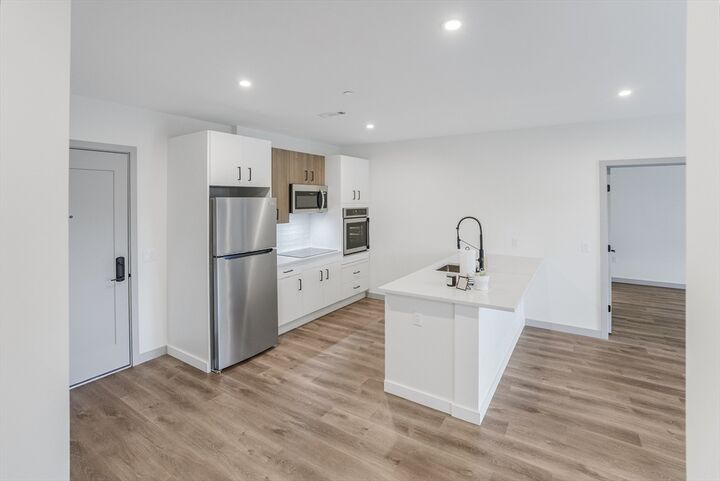 Property Photo:  203 Lowell St 106  MA 01887 