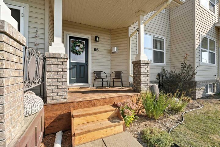Photo de la propriété:  66 Terrace Heights Drive  AB T4L 0A8 