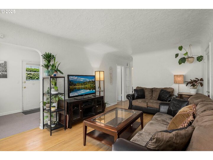 Property Photo:  5325/5327 NE Davis St  OR 97213 