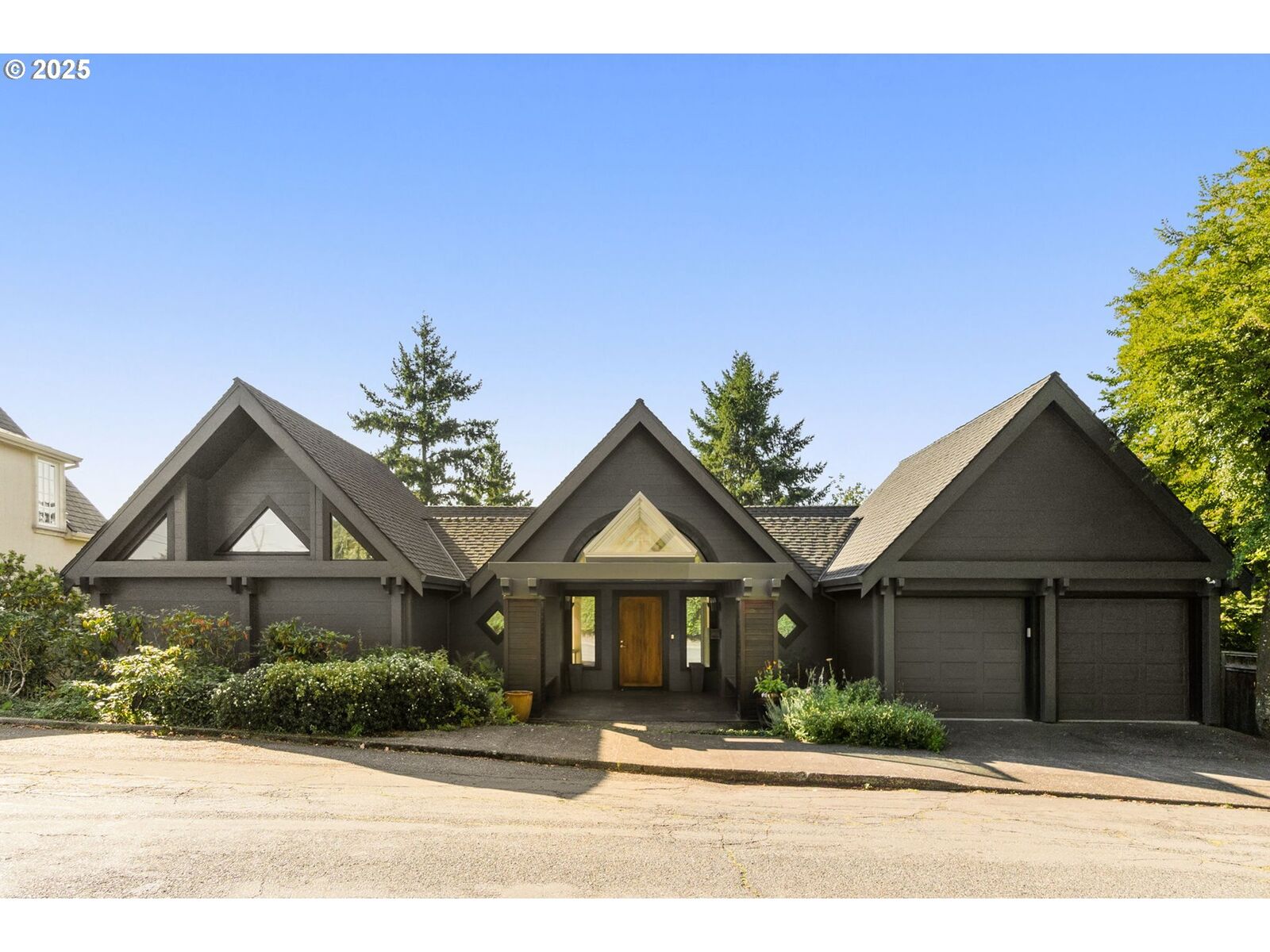 Property Photo:  444 NW Hermosa Blvd  OR 97210 