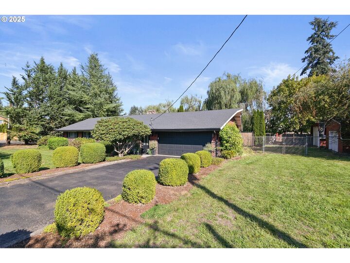 Property Photo:  9811 NE 152nd Ave  WA 98682 