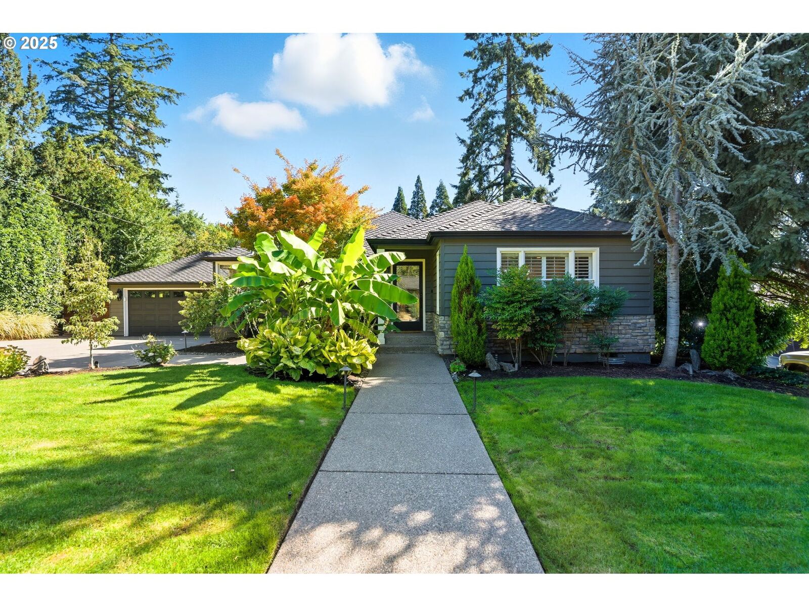 Property Photo:  3190 SW Ridgewood Ave  OR 97225 