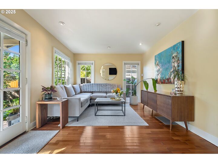 Property Photo:  3835 SE Crystal Springs Blvd  OR 97202 