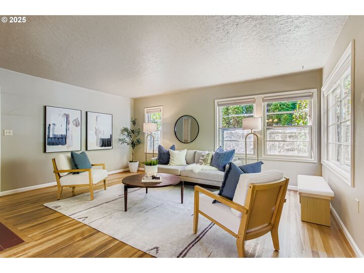 Property Photo:  4010 SE Ogden St  OR 97202 