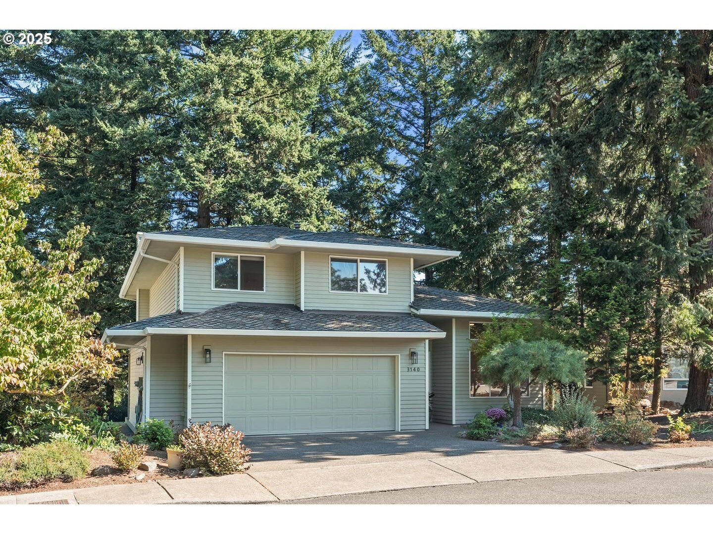 Property Photo:  3140 NE Rocky Butte Ln  OR 97220 