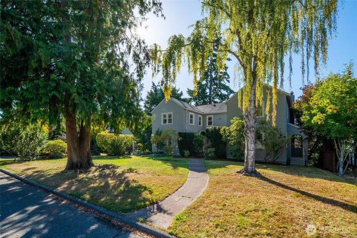 Property Photo:  706  16th Street A&B  WA 98225 