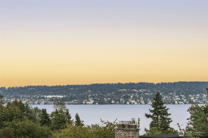Property Photo: 5006 Harold Place NE WA 98105