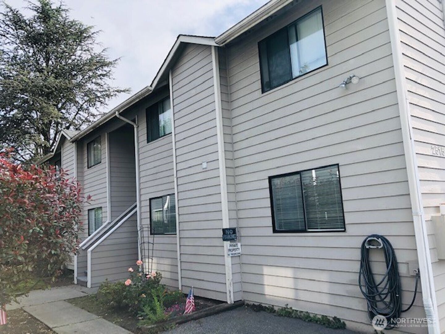 Property Photo:  2515  Melvin Avenue C  WA 98201 