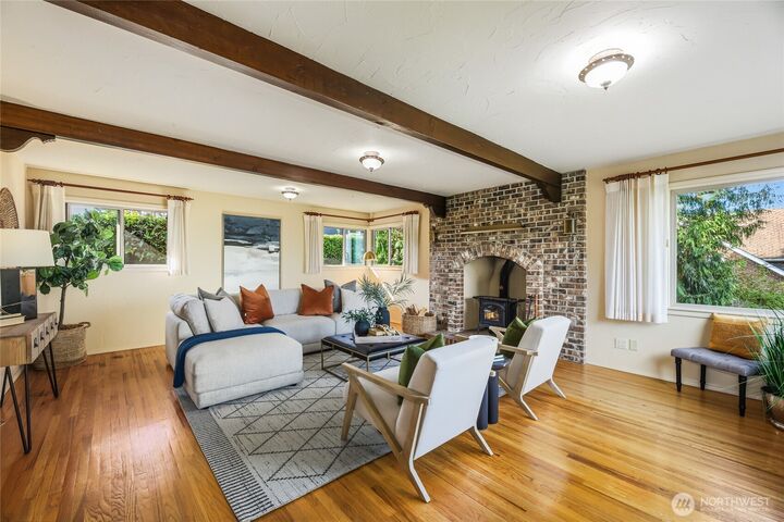 Property Photo: 4515 SW 100th Street WA 98146