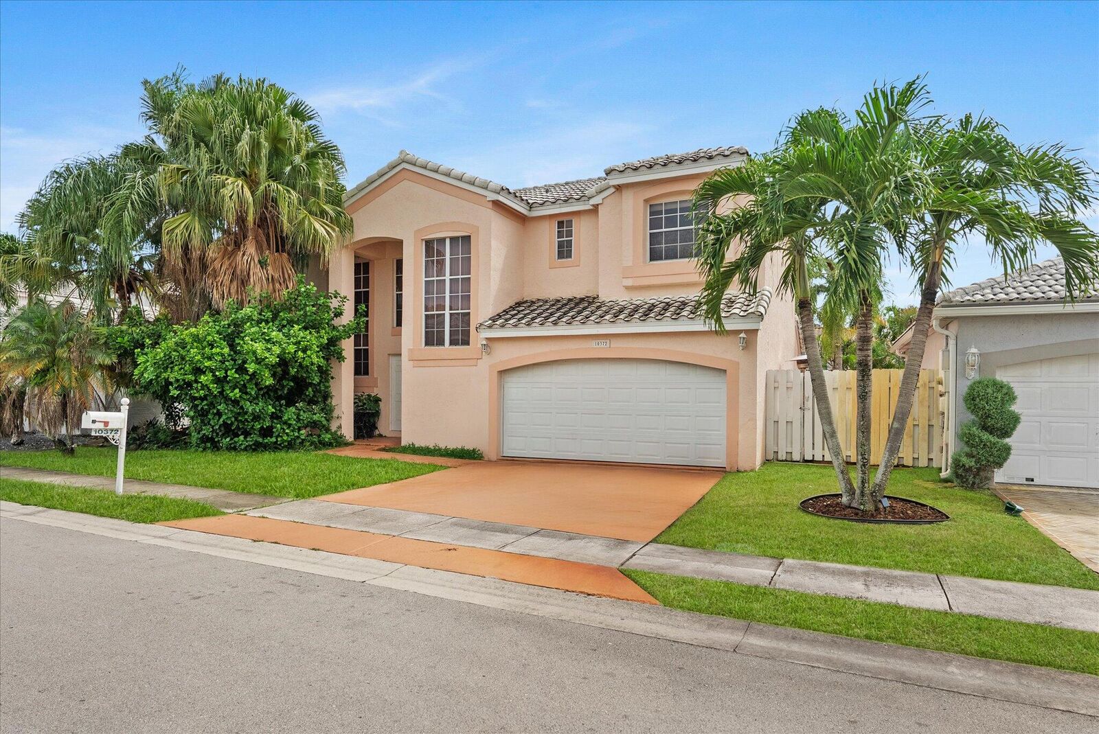Property Photo: 10372 SW 9th Lane FL 33025